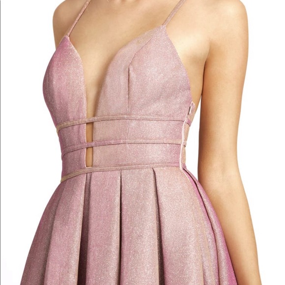 Metallic Plunge Neck Pleated
IEENA FOR MAC DUGGAL - Picture 3 of 13